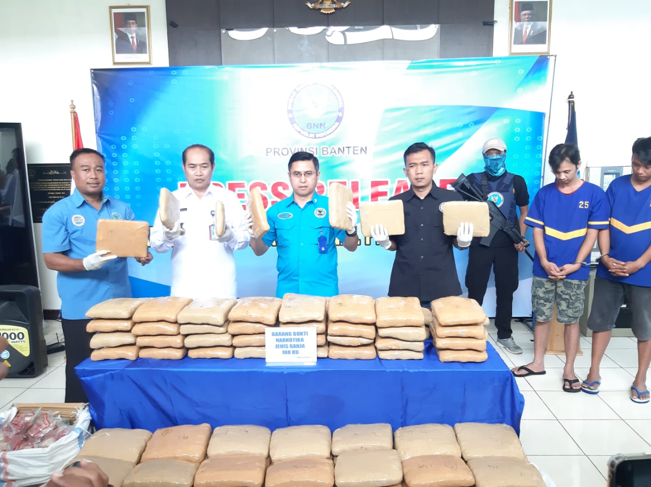 Bravo! BNNP Banten Gagalkan Pengiriman 100 Kg Ganja