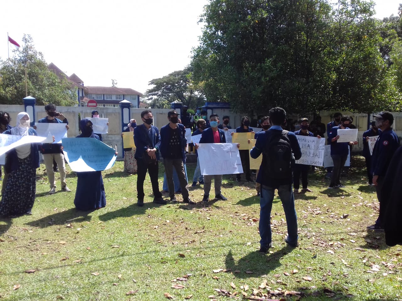 Mahasiswa Unib Demo Minta UKT Diturunkan