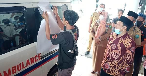 Pemkot Tutup 19 Ambulance Bergambar Helmi Hasan