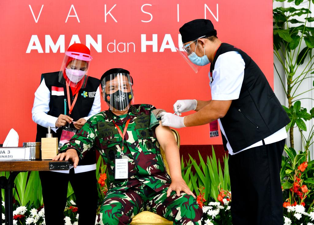 Panglima TNI Ikut Vaksinasi Perdana