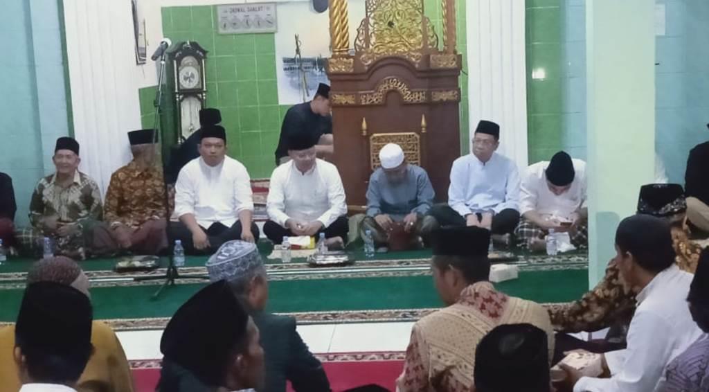 Ketua Komisi I DPRD Seluma Hadiri Safari Ramadhan Di Masjid Nurul Ikhsan