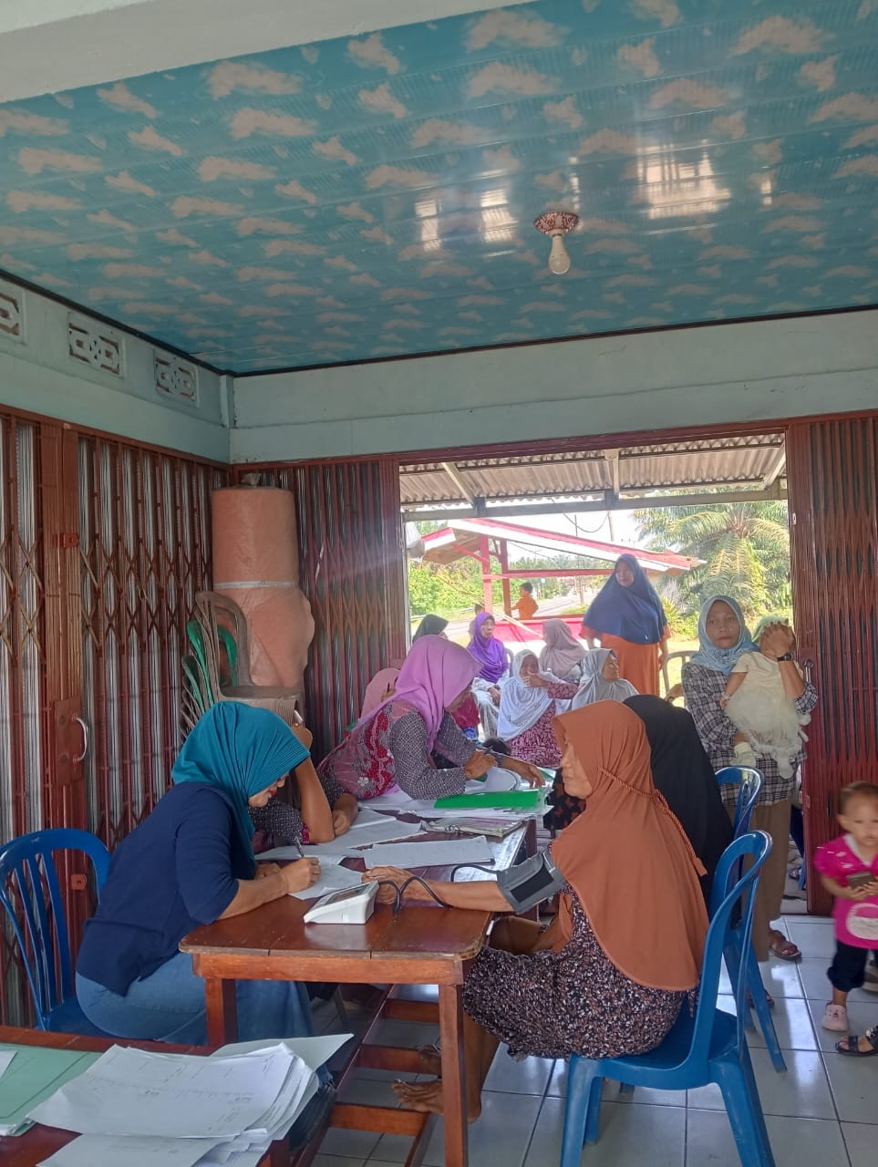 Pemdes Padang Burnai Laksanakan Kegiatan Posyandu Balita dan Lansia