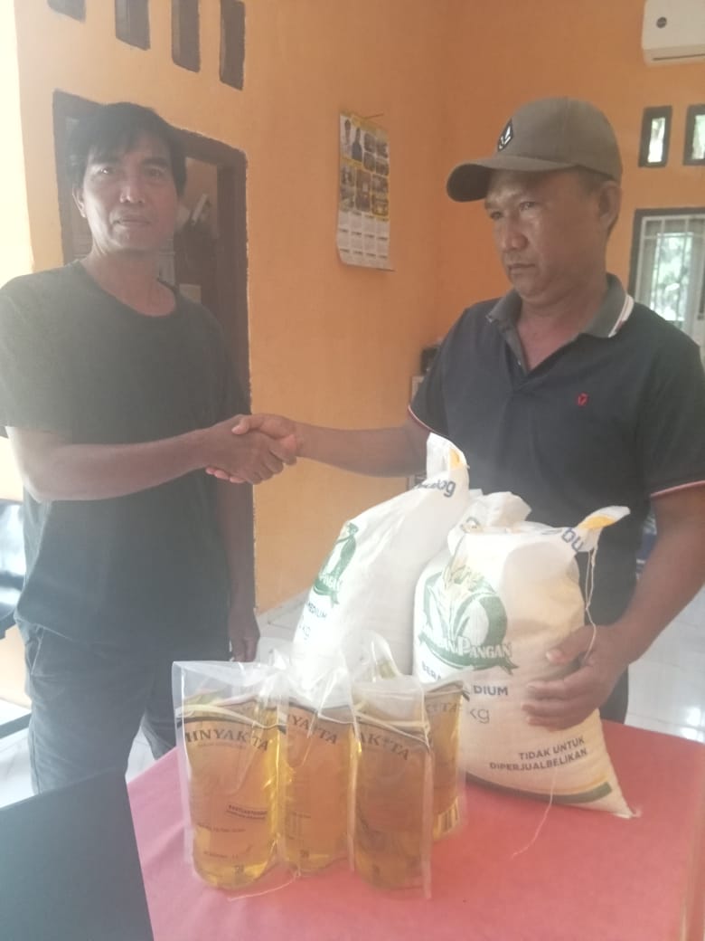 Pemerintah Desa Tungkal ll Bagikan Bantuan Beras